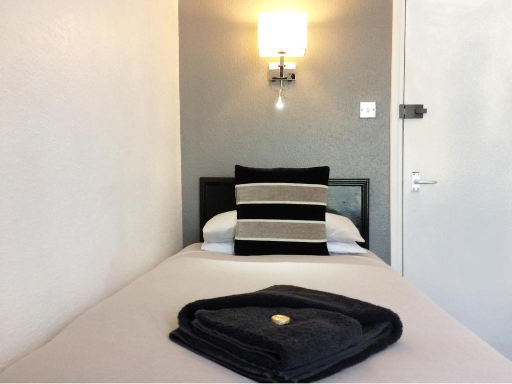 Apollo Guest House هاستَنغ المظهر الخارجي الصورة